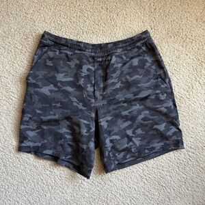 Lululemon Athletica Men's Gray Camo Pace Breaker Lined Shorts, size L, 9” inseam